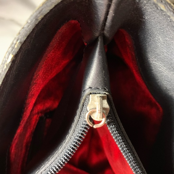 Max New York Shoulder Bag - Picture 6 of 7